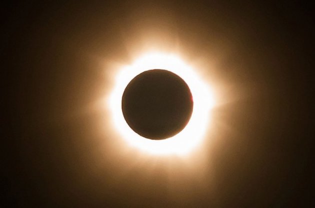 2 июля жители Земли смогут наблюдать полное солнечное затмение