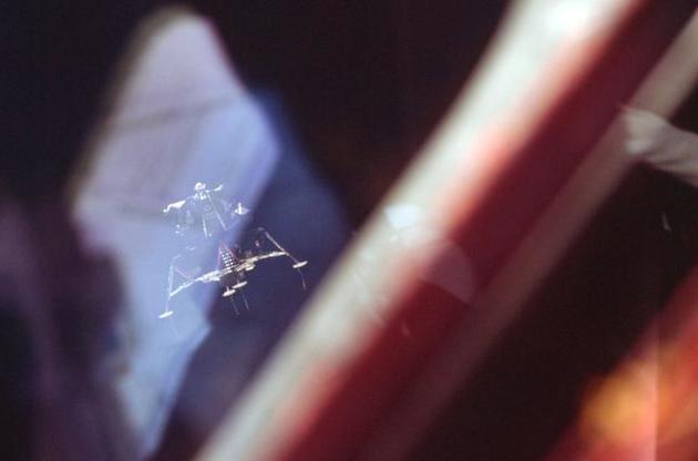 Вид на &quot;Снупи&quot; из окна &quot;Чарли Брауна&quot;