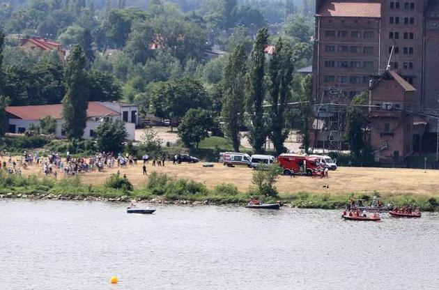На авиашоу в Польше выполнявший фигуры Як-52 упал в реку