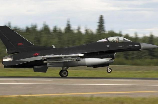 США перефарбовують свої F-16 у кольори китайських ВПС