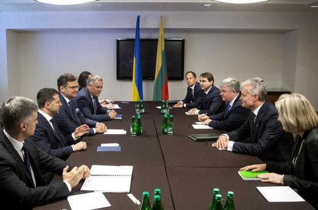 Зеленский зовет президента Литвы восстанавливать Донбасс