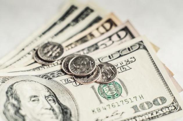 Нацвалюта ослабла к доллару и евро