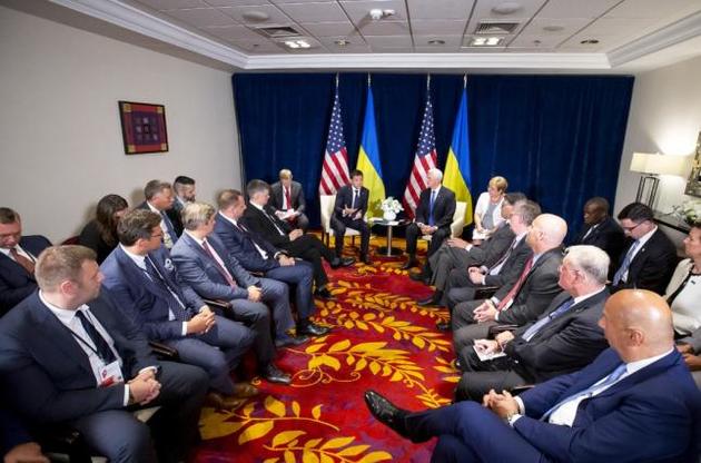 Зеленський обговорив з віце-президентом США стратегію повернення миру в Україну