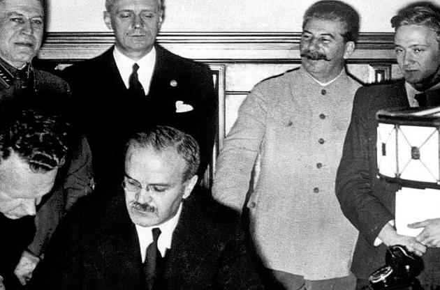 Підписання Пакту Ріббентропа-Молотова. 24 серпня 1939 року