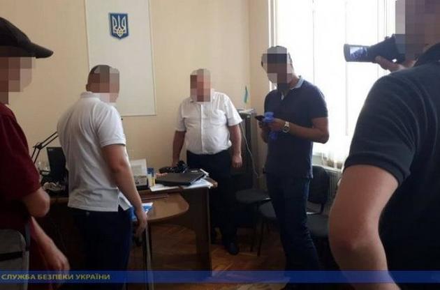 Чоловік сестиматично вимагав хабарі