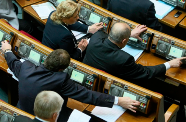 Депутатів-кнопкодавів змусили пояснити свою поведінку під час неперсонального голосування