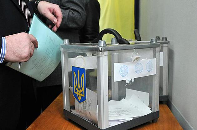 Количество сменивших место голосования украинцев приблизилось к 300 тысячам