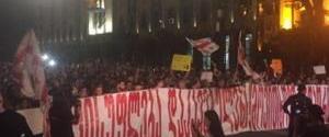 Протесты в Грузии: Тысячи людей пикетировали офис лидера правящей партии