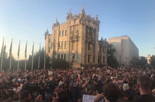 Під Офісом Зеленського протестують проти голови МВС Авакова
