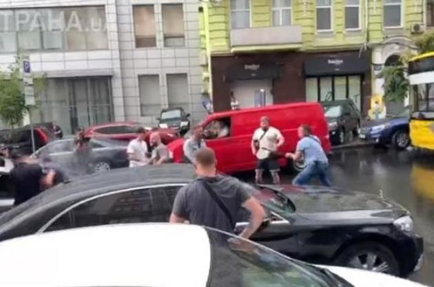 Адвокат Порошенко прокомментировал нападение на его машину около ГБР