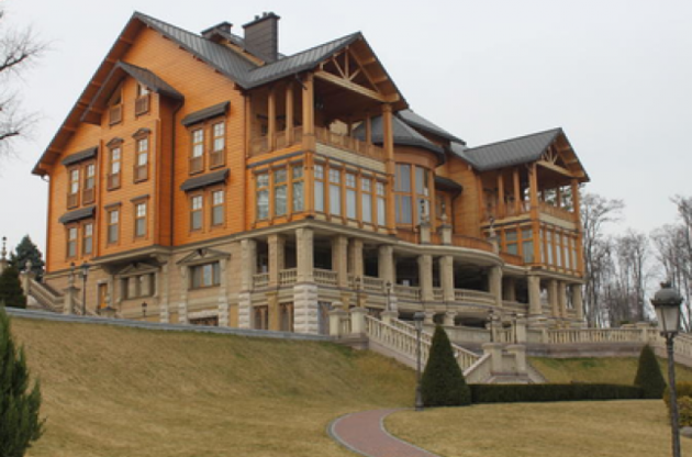 Страсти вокруг бывшей резиденции Януковича не утихают