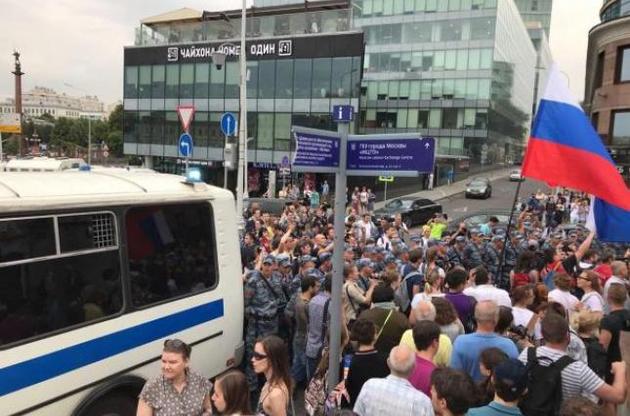 На марше в Москве задержали более 400 человек