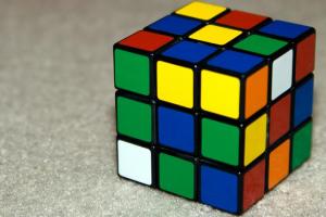 Искусственный интеллект собрал кубик Рубика за одну секунду
