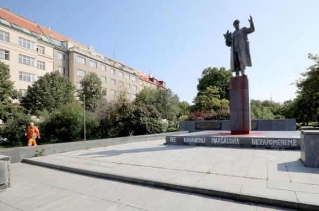 В Праге в очередной раз облили краской и расписали надписями памятник маршалу Коневу