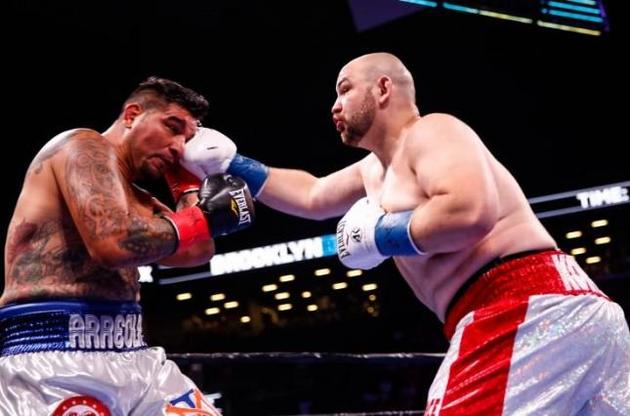 Арреола и Ковнацки нанесли более двух тысяч ударов