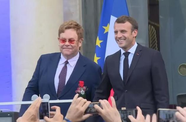 Сер Елтон Джон став кавалером Ордена Почесного легіону