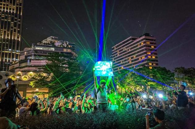 В марше участвуют около 300 тысяч человек