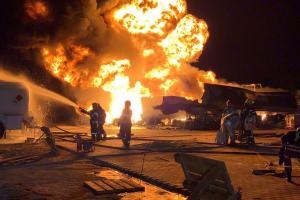 Горели автоцистерны с бензином: В ГСЧС назвали причину взрывов в Деснянском районе Киева