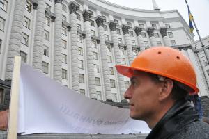 Один працюючий в Україні утримує більш як п'ять осіб