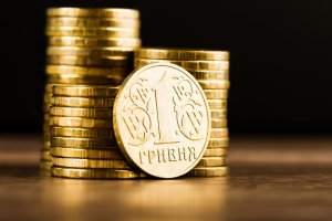 НБУ укрепил официальный курс, евро ниже 28 грн/евро