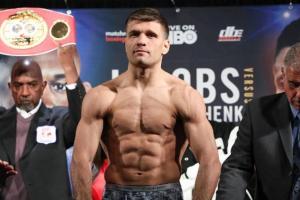 Украинец Деревянченко проведет бой с одним из лучших боксеров современности