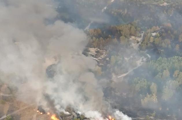 Попередньо, площа пожежі складає близько 10 га