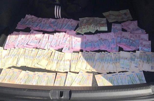 Посадовець вимагав хабар за ігнорування порушень на підприємстві