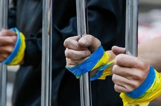 Россия удерживает еще 110 украинцев — Денисова