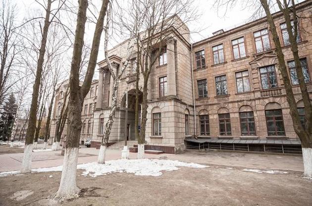 10 студентів втекли, інших доставили в поліцію