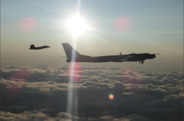 Истребители США перехватили российские бомбардировщики у Аляски