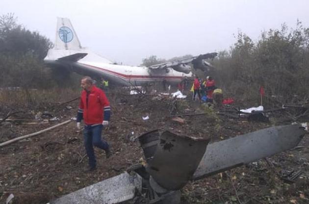 Ан-12 совершил аварийную посадку возле аэропорта Львова – ГСЧС