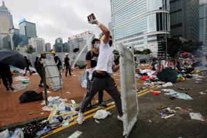 Более 40 демонстрантов в Гонконге обвинили в мятеже