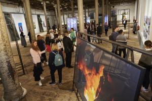 "Между огнем и огнем" - в Вене открылась выставка о современной Украине