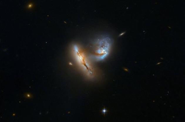 "Хаббл" сделал снимок "игры" двух галактик