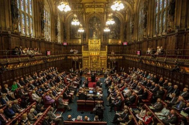 Парламент Британії вперше за майже 40 років проводить засідання в суботу