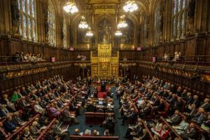 Парламент Британії вперше за майже 40 років проводить засідання в суботу