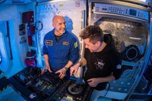 Астронавт ESA сыграл диджей-сет в космосе