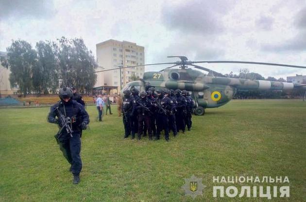 Поліція направила в Коростень гелікоптер зі спецпризначенцями через проблеми із доставкою протоколів ДВК