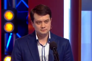 Спикер Рады Дмитрий Разумков отключил микрофон депутату за выступление на русском языке