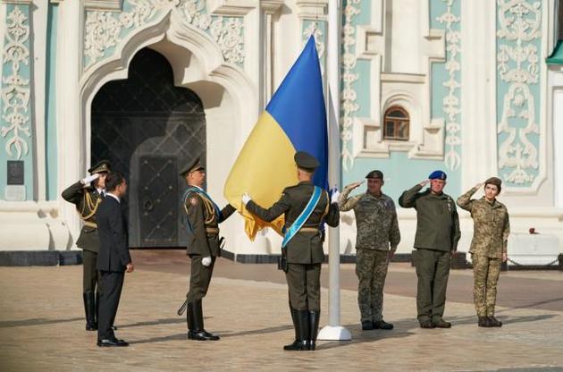 Президенты Франции, США и королева Великобритании поздравили Украину с праздником