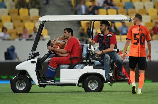 Пихаленок не смог самостоятельно покинуть поле