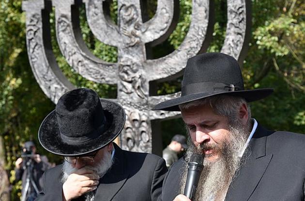 Рабина Блайха вчинок Зеленського обурив, але рабин Азман знайшов йому виправдання