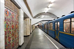 У Києві зупинили рух метро між станціями "Дніпро" та "Лісова"