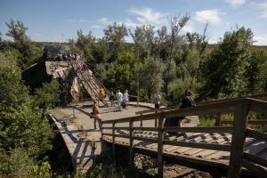 Украинская сторона готова во вторник начать ремонт моста в Станице Луганской – СЦКК