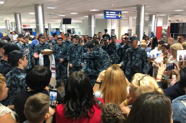 Моряки повернулися в Україну в рамках обміну