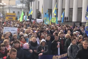 У Києві під Верховну Раду прийшли з протестом вчителі з різних регіонів України