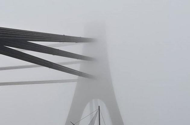 Київ у тумані зняли з висоти пташиного польоту