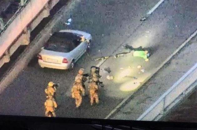 На столичном мосту Метро задержан бывший военнослужащий с карабином – полиция
