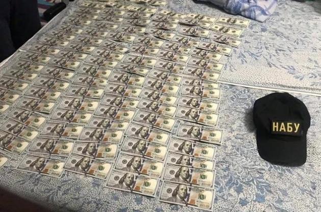 За словами Бутусова, Гримчак був затриманий при отриманні першої частини хабара