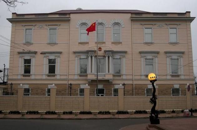 Тимчасово повіреним у справах України зараз є Віктор Пономарьов